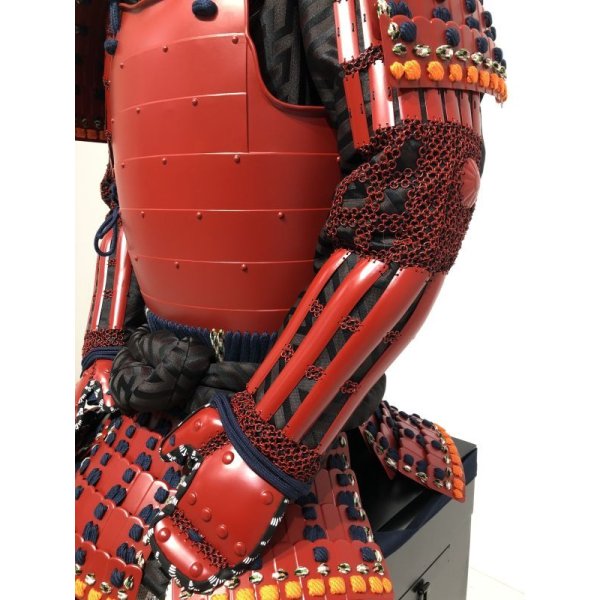 画像9: 2【O-079】濃紺糸威赤艶消鋲綴二枚胴具足（桃形兜) (9)