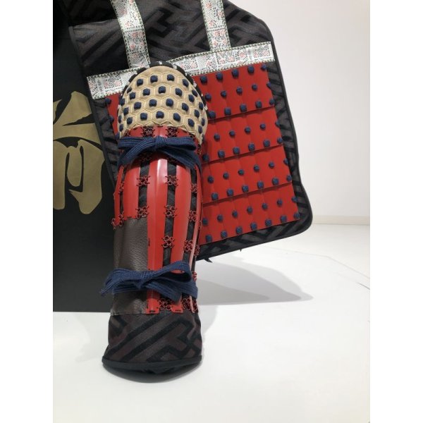 画像8: 2【O-079】濃紺糸威赤艶消鋲綴二枚胴具足（桃形兜) (8)