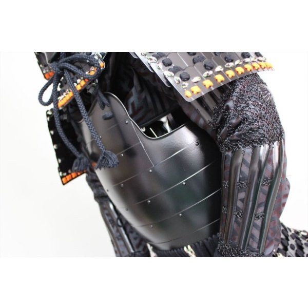 画像8: 7【O-049】黒糸威黒艶消鋲綴二枚胴具足（厳星兜） (8)