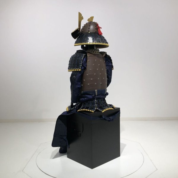 画像4: 9【O-046】紺糸威鉄錆笠鋲二枚胴具足  (4)